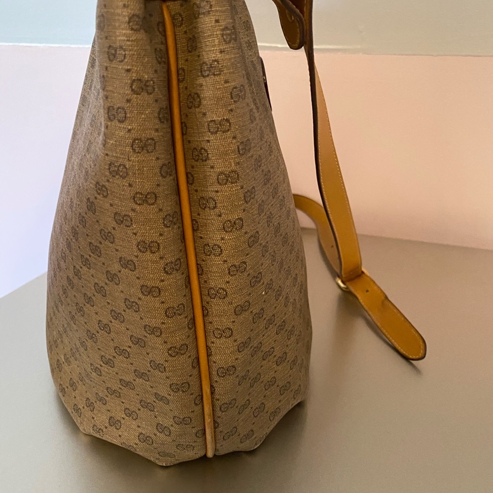 Sold! Authentic monogram Gucci crossbody bag - Picture 4 of 15